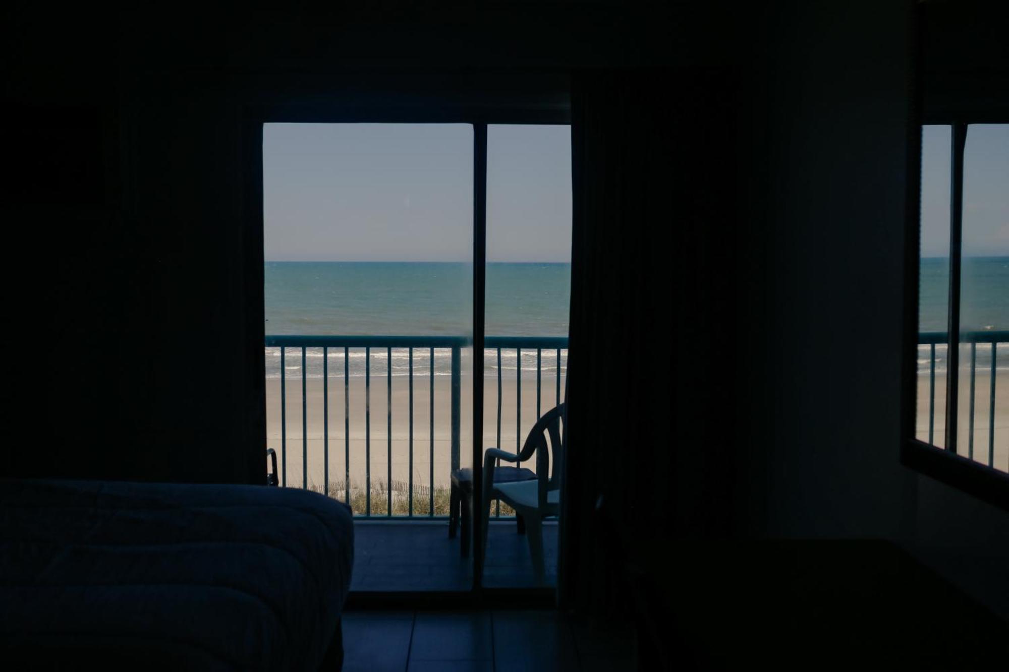 Southern Breeze Ocean Front Hotel Myrtle Beach Exterior photo
