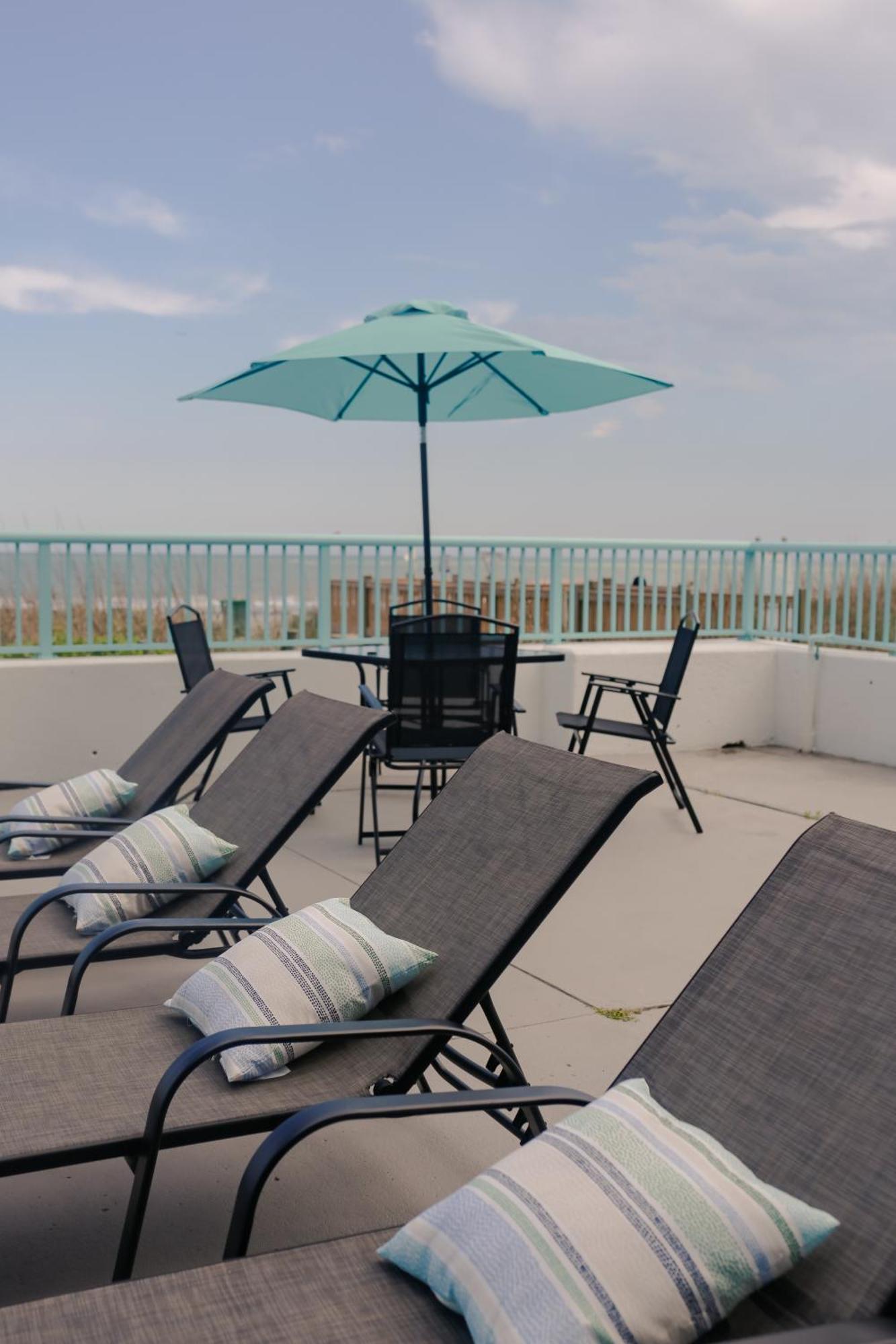 Southern Breeze Ocean Front Hotel Myrtle Beach Exterior photo